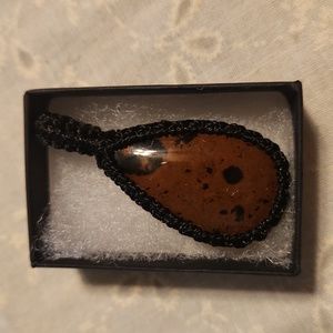 NIB Faux Tiger Eye macrame Pendent black brown